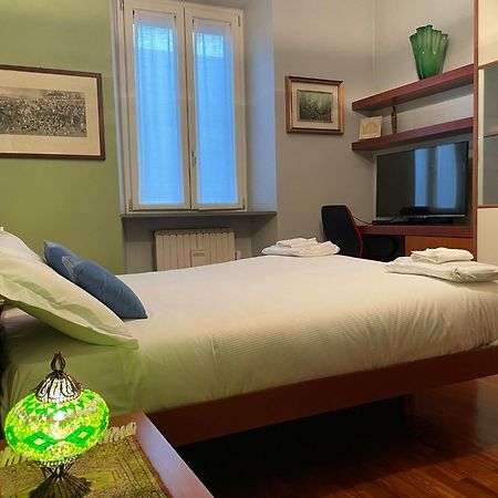 Ferienwohnung Cozy Flat Mins Walk To Navigli And Metro Porta Genova Mailand Exterior foto