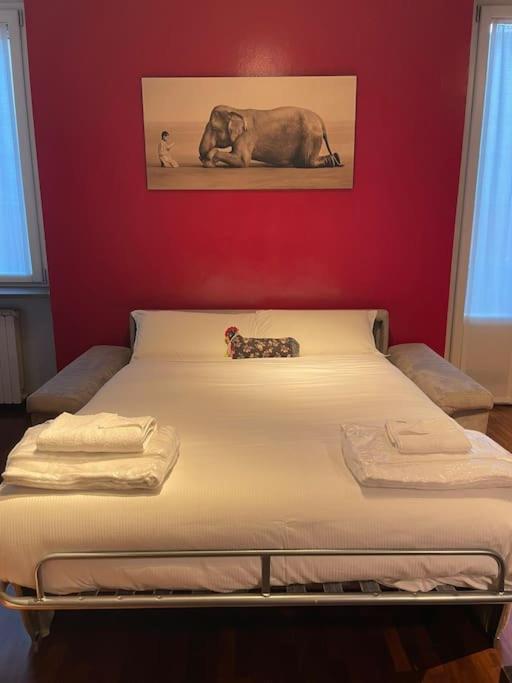Ferienwohnung Cozy Flat Mins Walk To Navigli And Metro Porta Genova Mailand Exterior foto