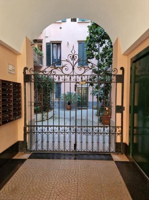 Ferienwohnung Cozy Flat Mins Walk To Navigli And Metro Porta Genova Mailand Exterior foto