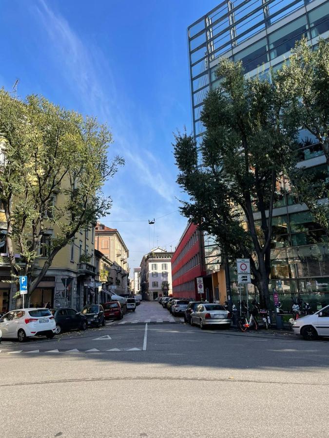 Ferienwohnung Cozy Flat Mins Walk To Navigli And Metro Porta Genova Mailand Exterior foto